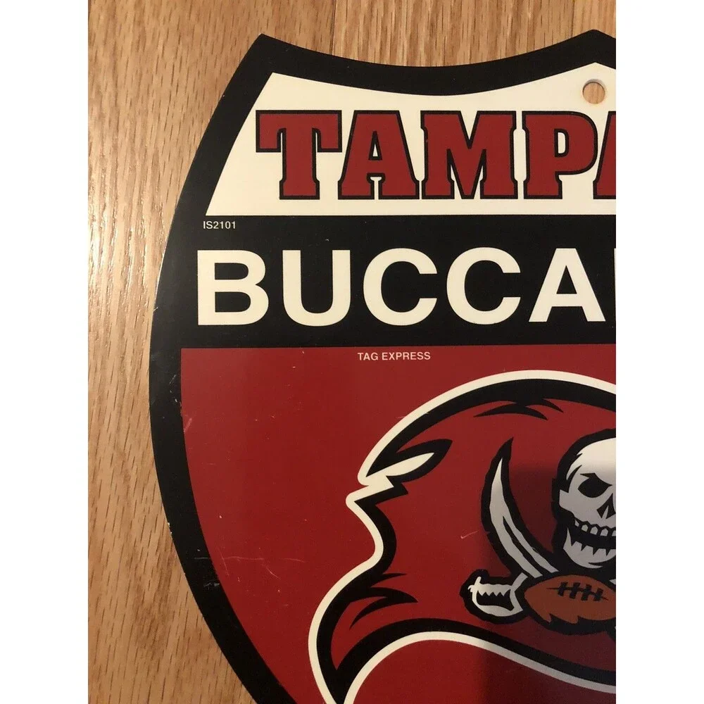 Tampa Bay Buccaneers NFL Graphic Logo‎ Wall Shield Pre-Owned Good Condition